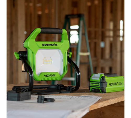 LED-прожектор с гибридным питанием аккумуляторный Greenworks G40WLH 40V / 220V (без АКБ и ЗУ)