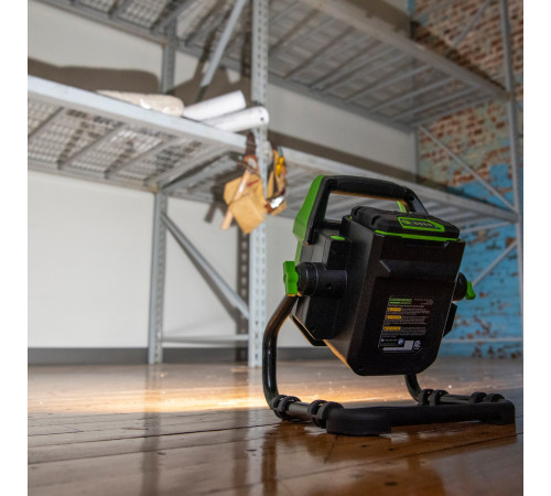 LED-прожектор с гибридным питанием аккумуляторный Greenworks G82WLH 82V / 220V (без АКБ и ЗУ)