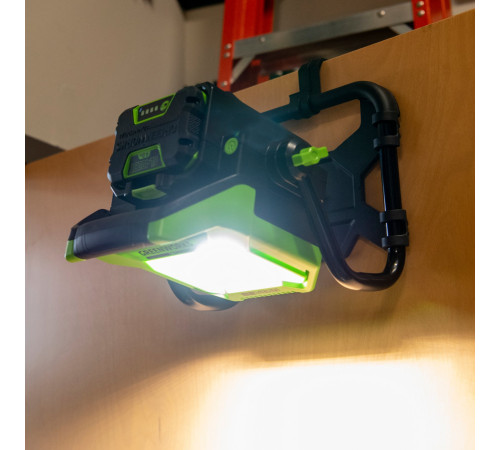 LED-прожектор с гибридным питанием аккумуляторный Greenworks G82WLH 82V / 220V (без АКБ и ЗУ)