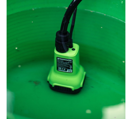 Насос аккумуляторный для полива из бочки Greenworks 24V G24SWP (1х4Ач, ЗУ)