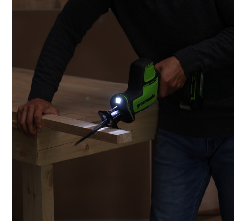 Пила сабельная аккумуляторная Greenworks GPT-CRS-25 24V б/щет (1хАКБх 4Ач и ЗУ) коробка