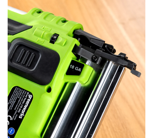 Нейлер аккумуляторный Greenworks 24V GD24BN (1хАКБ 2Ач и ЗУ) коробка